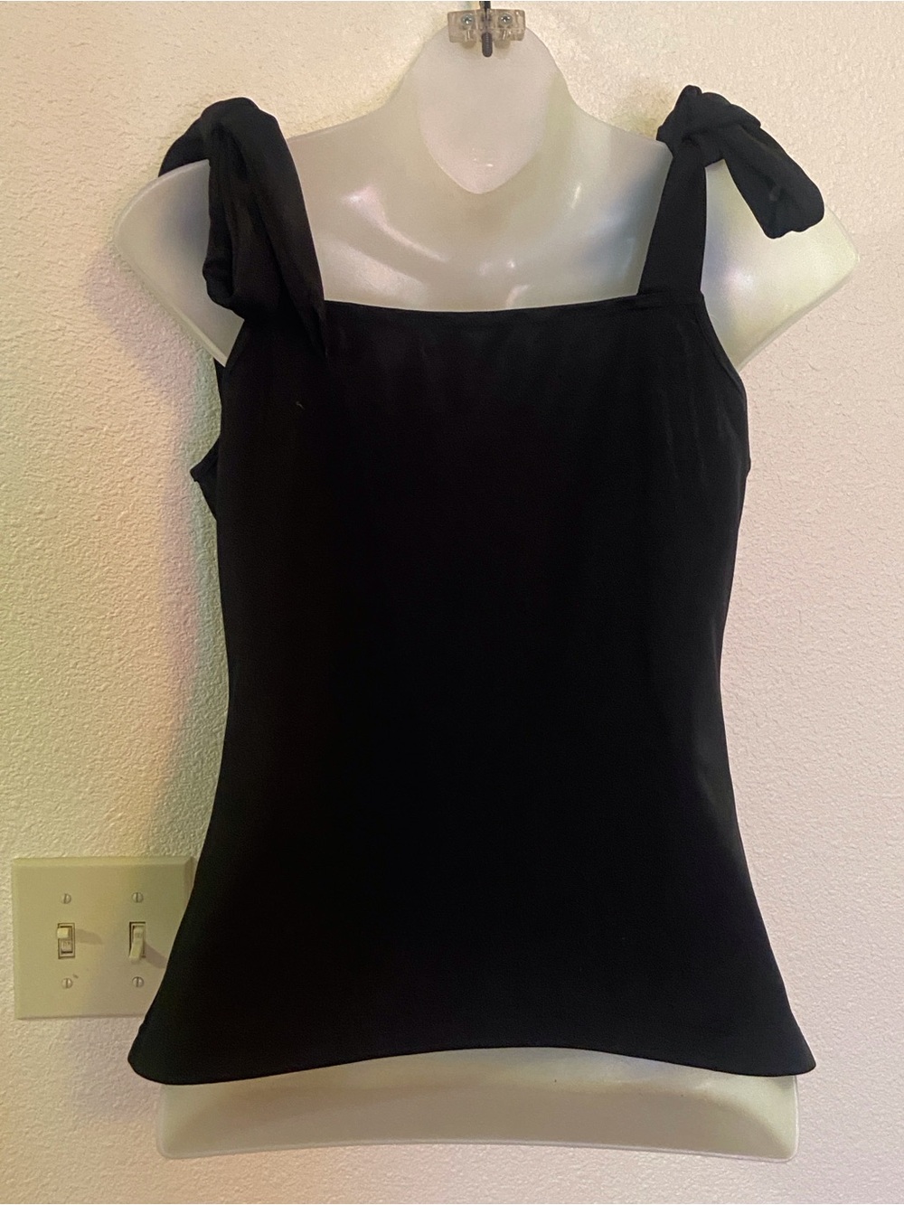 Black Tie-Shoulder Sweetheart Neck Women's Top Size Approximately SM - Picture 4 of 5